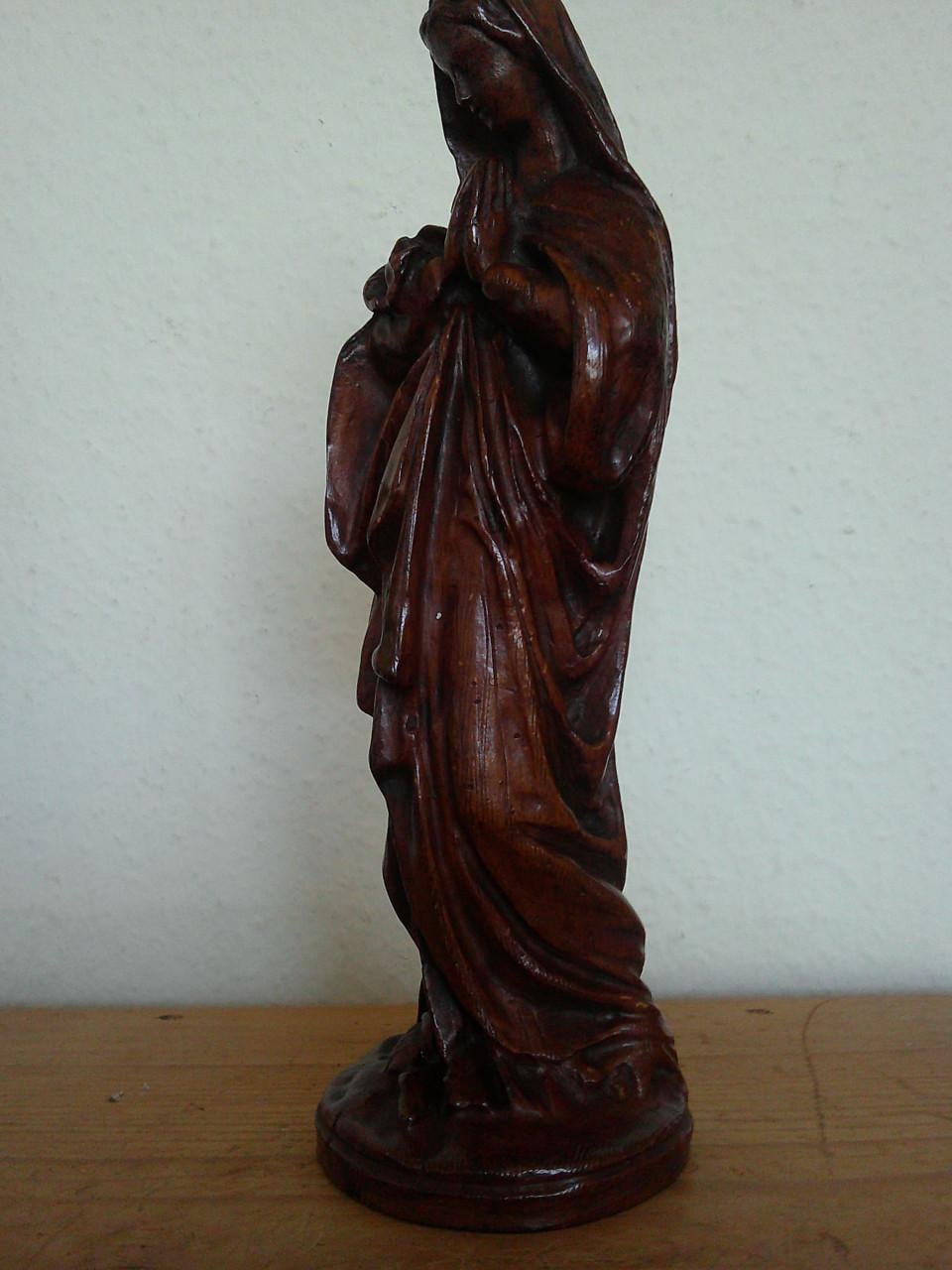 FIJN GESTOKEN HOUTEN MARIABEELDJE