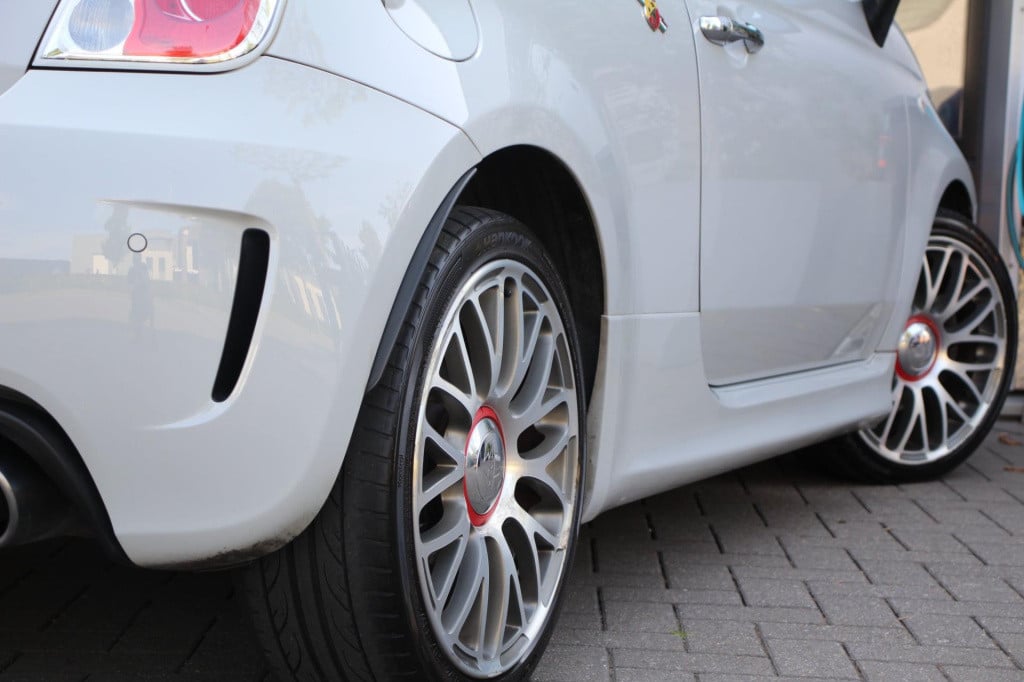 Abarth 500c 1.4 t-jet scorpione - alcantara - aux/usb - 17inch - pdc - gric