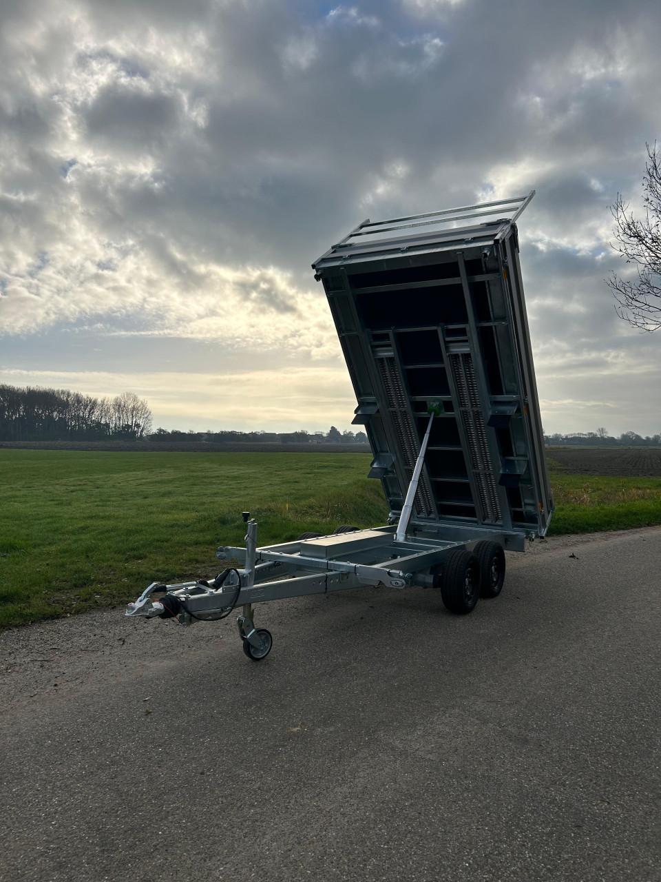 Nieuwe degelijke elektrische kippers