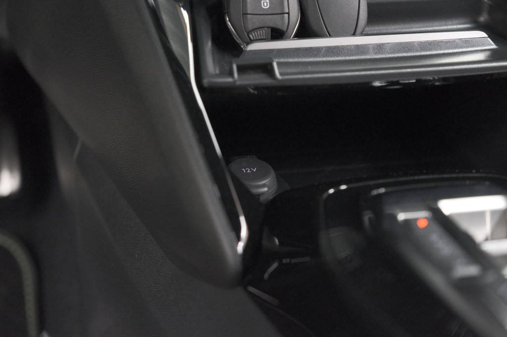 Peugeot 208 hybrid 136 e-dcs6 gt | camera | navigatie | parkeersensoren