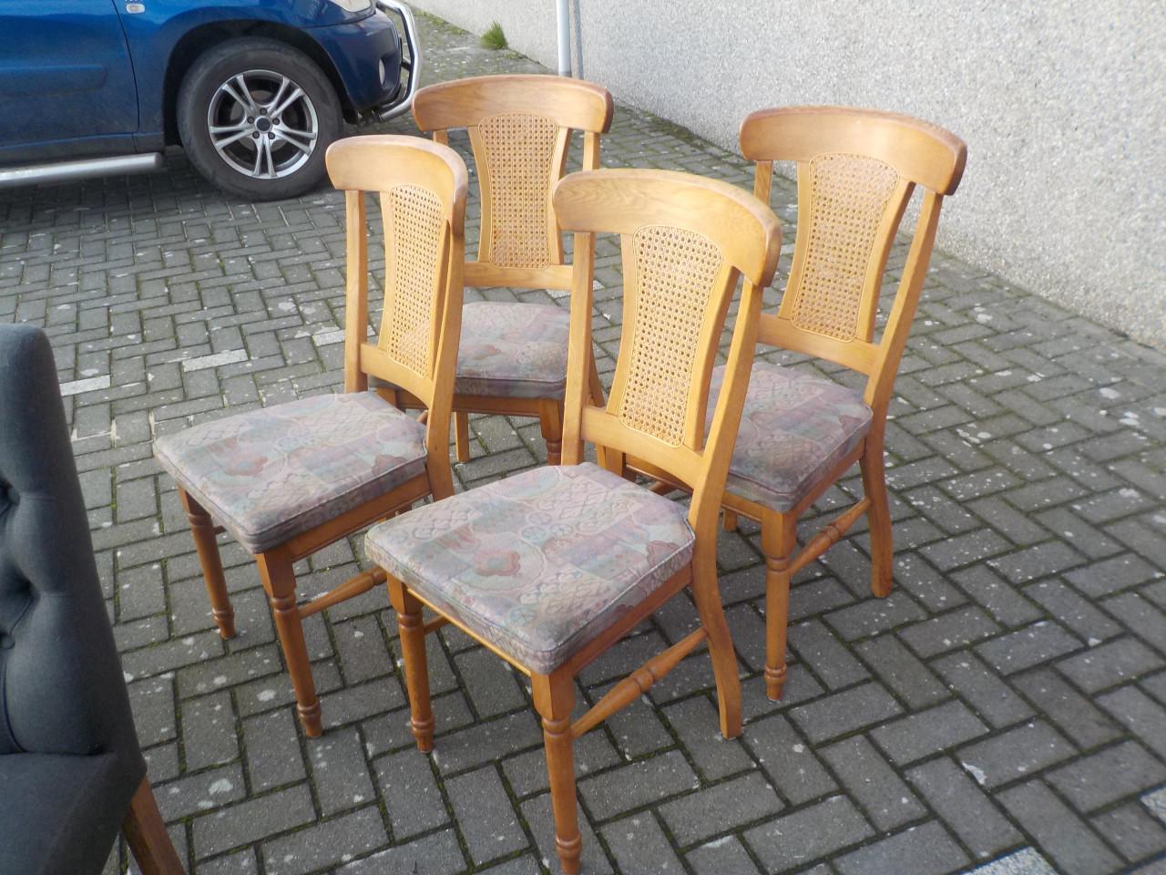 4 stevige massief blank eiken stoelen in goede staat setprijs 30 euro