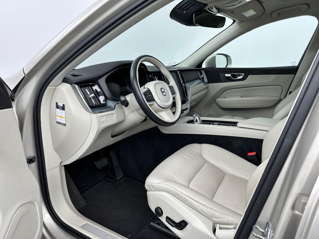 Volvo XC60 t8 390pk recharge momentum|