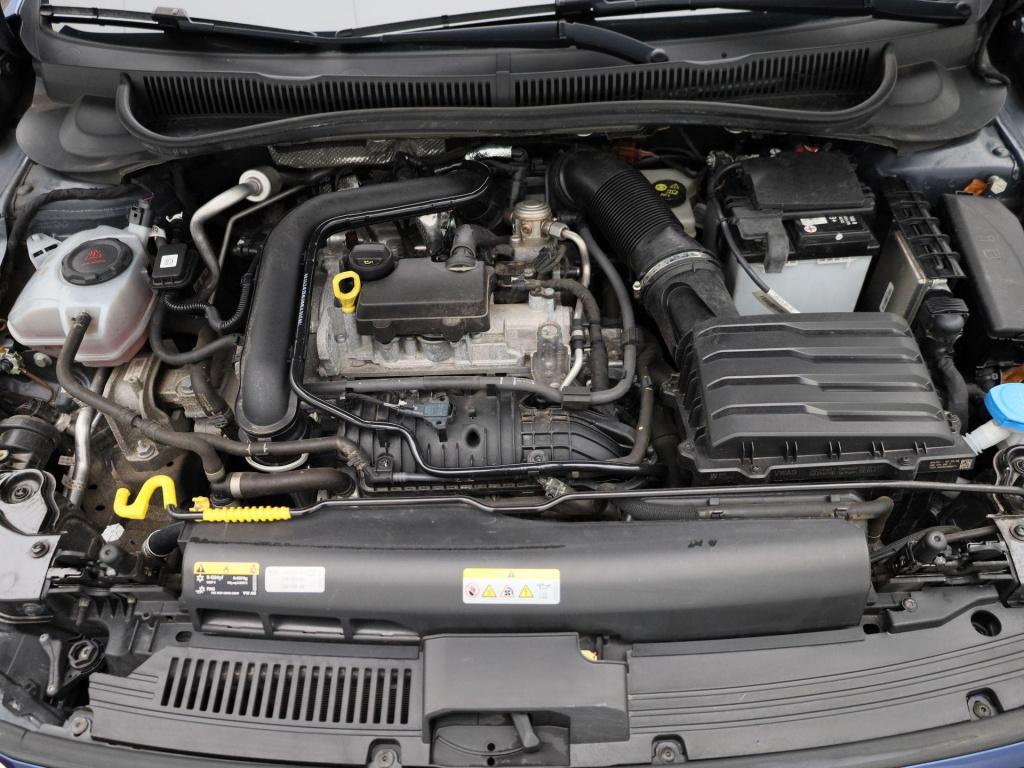Volkswagen Polo 1.0 tsi r-line business | apple carplay | iq light | achter