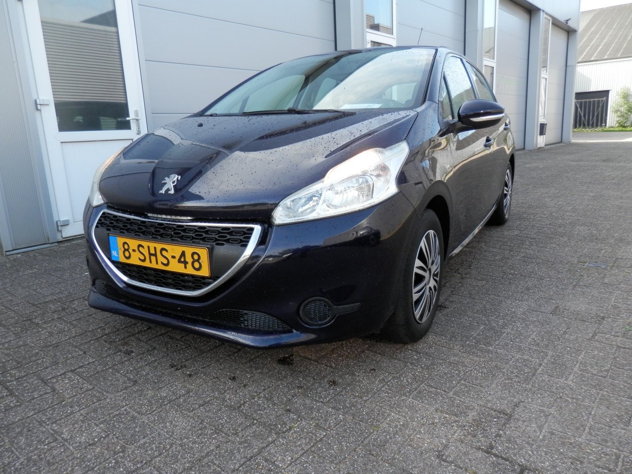 Auto Garant Biedt Aan: Peugeot 208 1.2 VTi Active