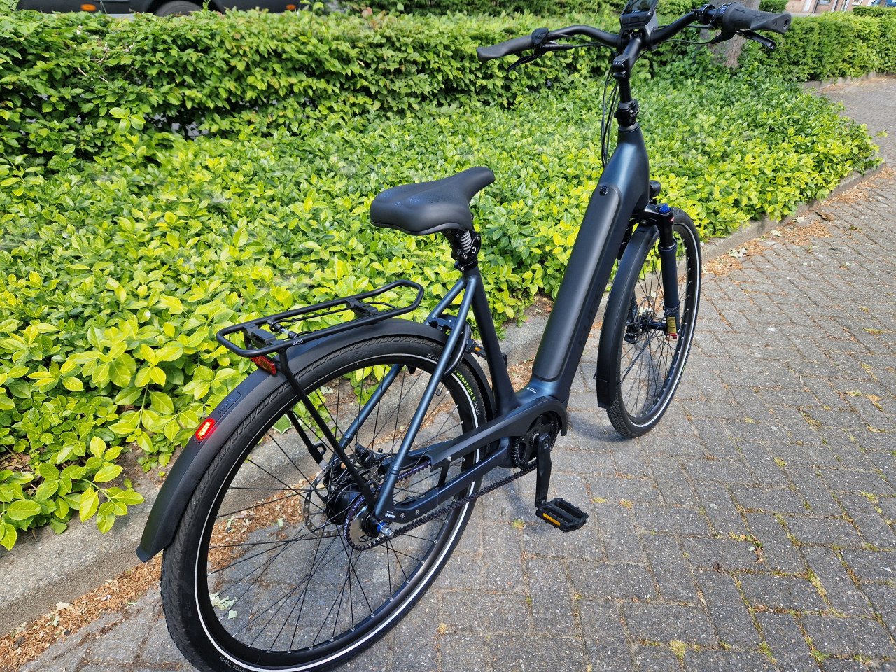 Zo goed als nieuwe Cube met Bosch Performance CX middenmotor