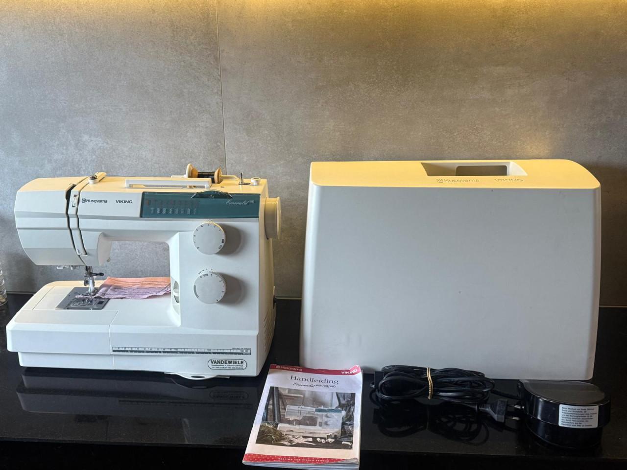 Naaimachine Husqvarna Viking Esmerald 116