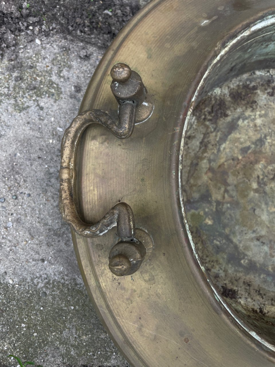 Oude vuurpot van messing
