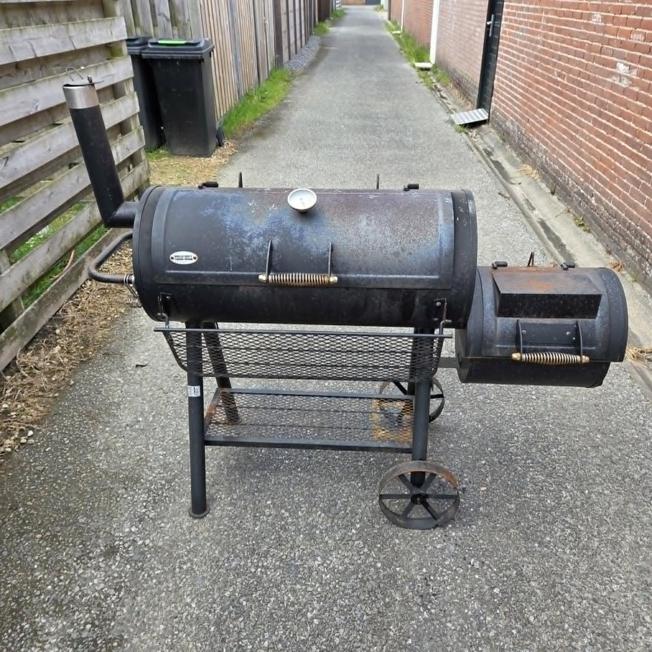 Barbecue met rookoven