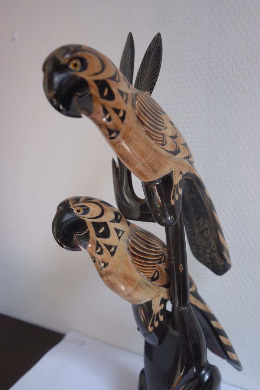 Prachtig handgesneden kunstwerk uit buffelhoorn 39.5 cm. hoog
