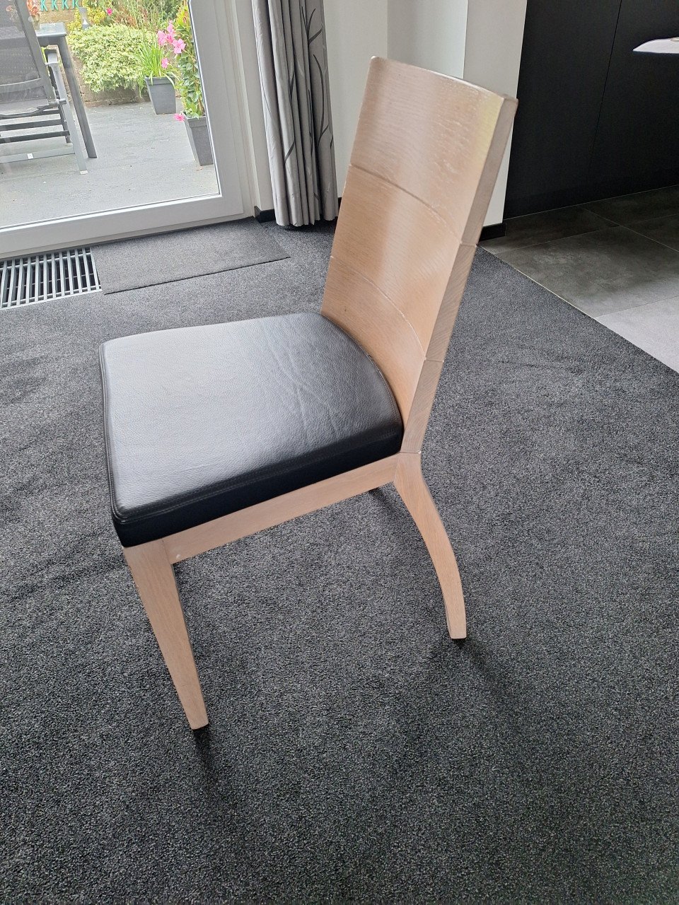 Tafel + 6 stoelen