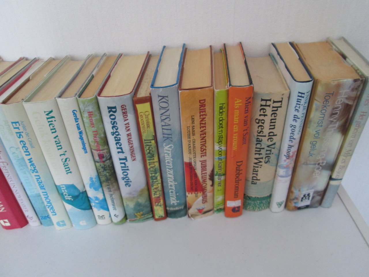 Een heleboel Streekromans 4 - 5 bananendozen vol