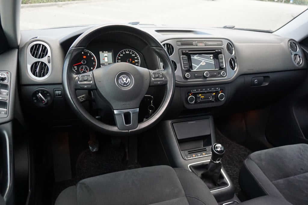 Volkswagen Tiguan 1.4 tsi sport&style airco / navi / cruise / pano / lane a