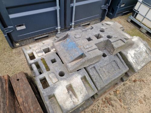 13 stuks baakvoeten / geleidebaken / wegschildjes voet