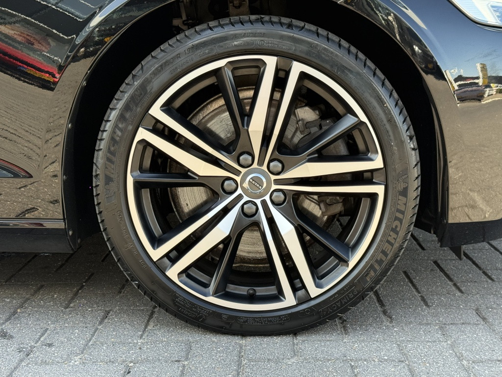 Volvo V60 v60 t6 340pk r-design| panodak| adap.cruise| 360camera| hud| key