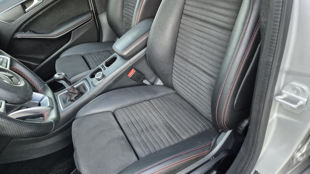 Mercedes-Benz A-Klasse 180 bus.sol amg*led*navi*stoelvrw*18 inch*leder*zwar