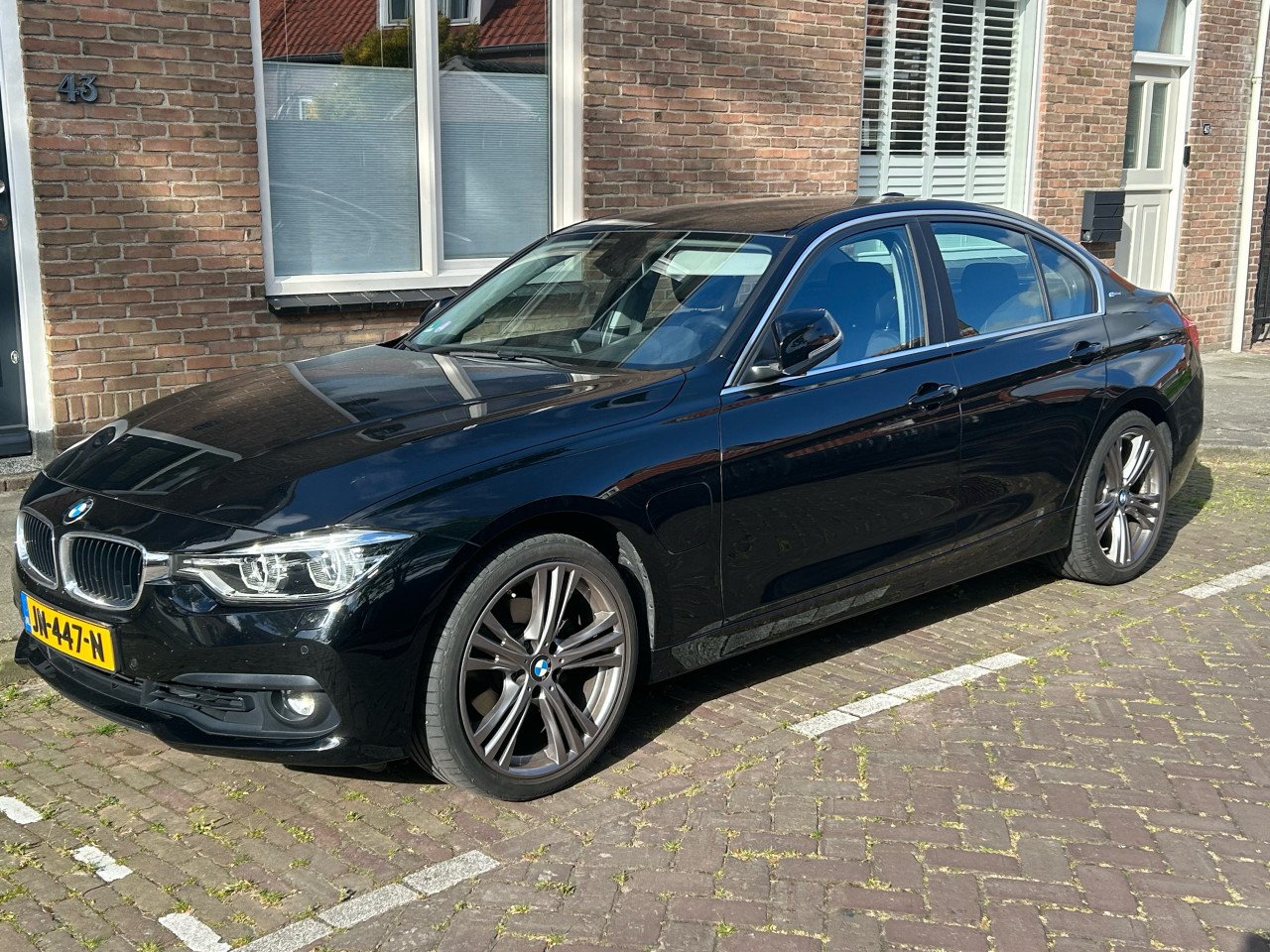 BMW 330e Performance