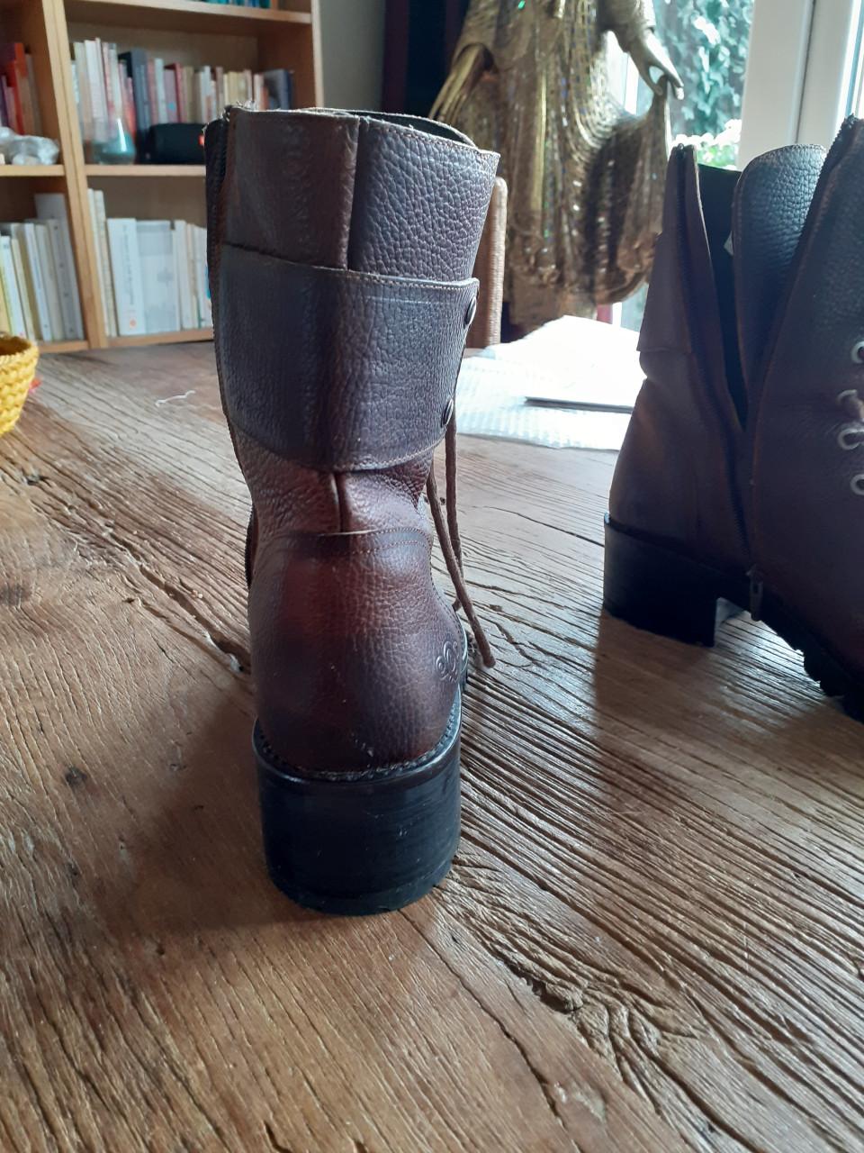 Gloednieuwe Hush Puppie schoenen  mt 40, helft vd nieuwprijs