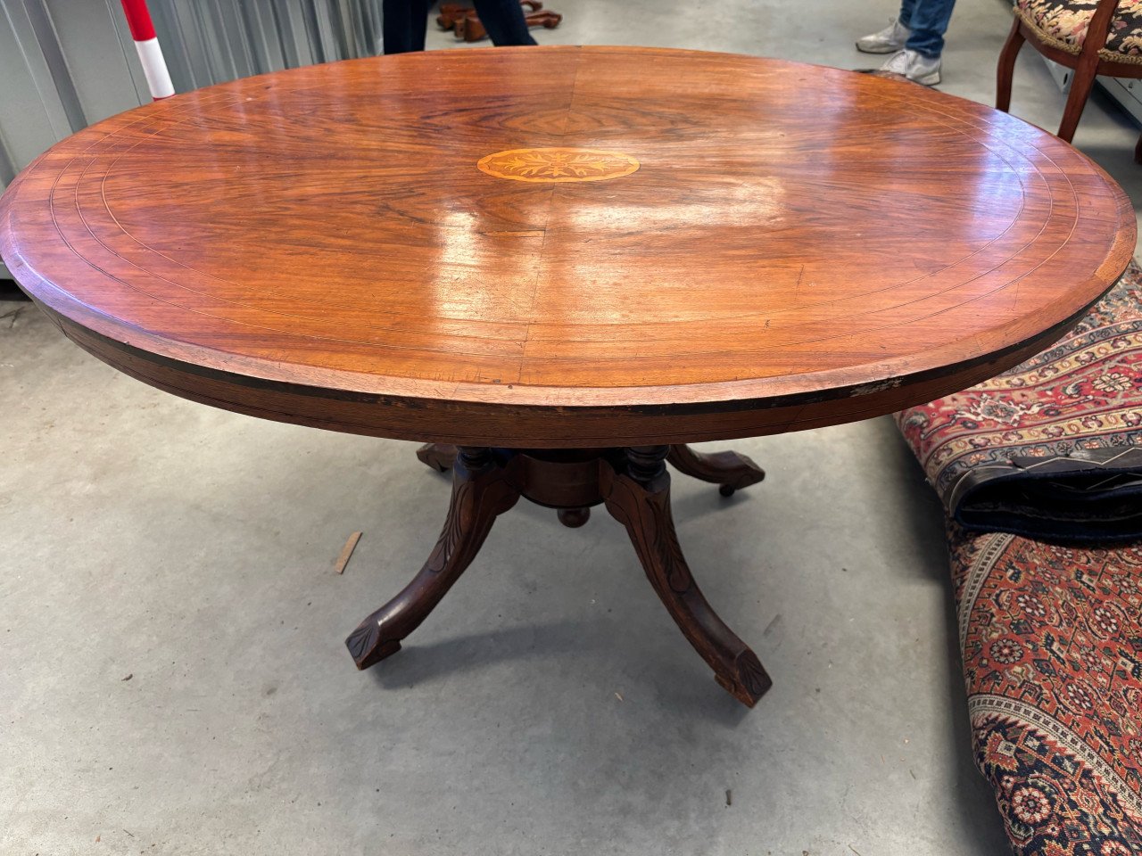 Ronde antieke tafel