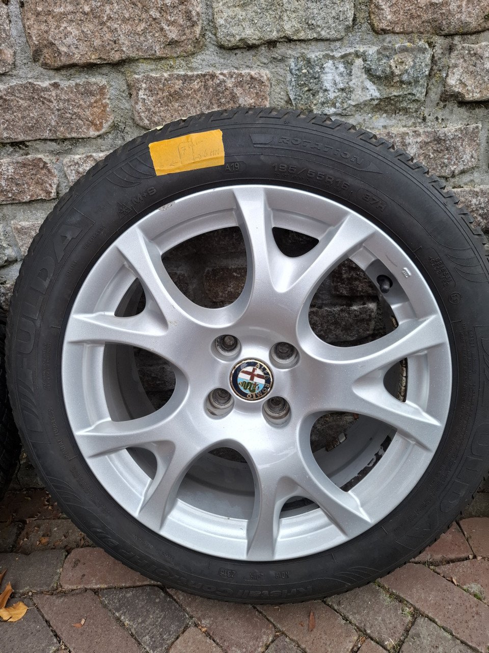 Autobanden met velg Alfa Mito