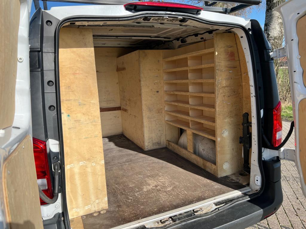 Mercedes-Benz Vito 111 cdi functional lang // kastinrichting