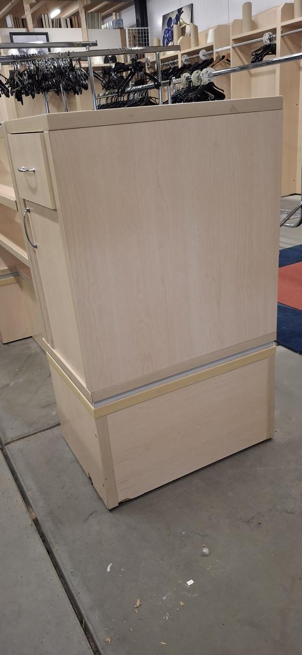 Winkeltoonbank winkelbalie met glazen blad en opbergruimte