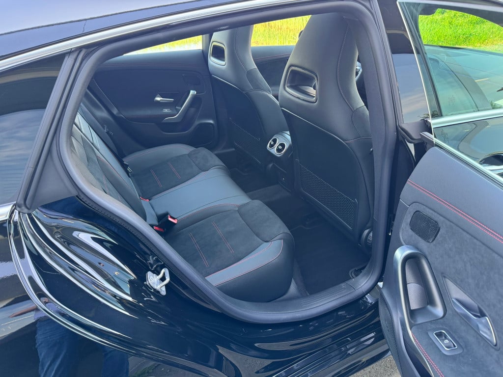 Mercedes-Benz Cla shooting brake 250 e amg line automat / panoramadak / 360