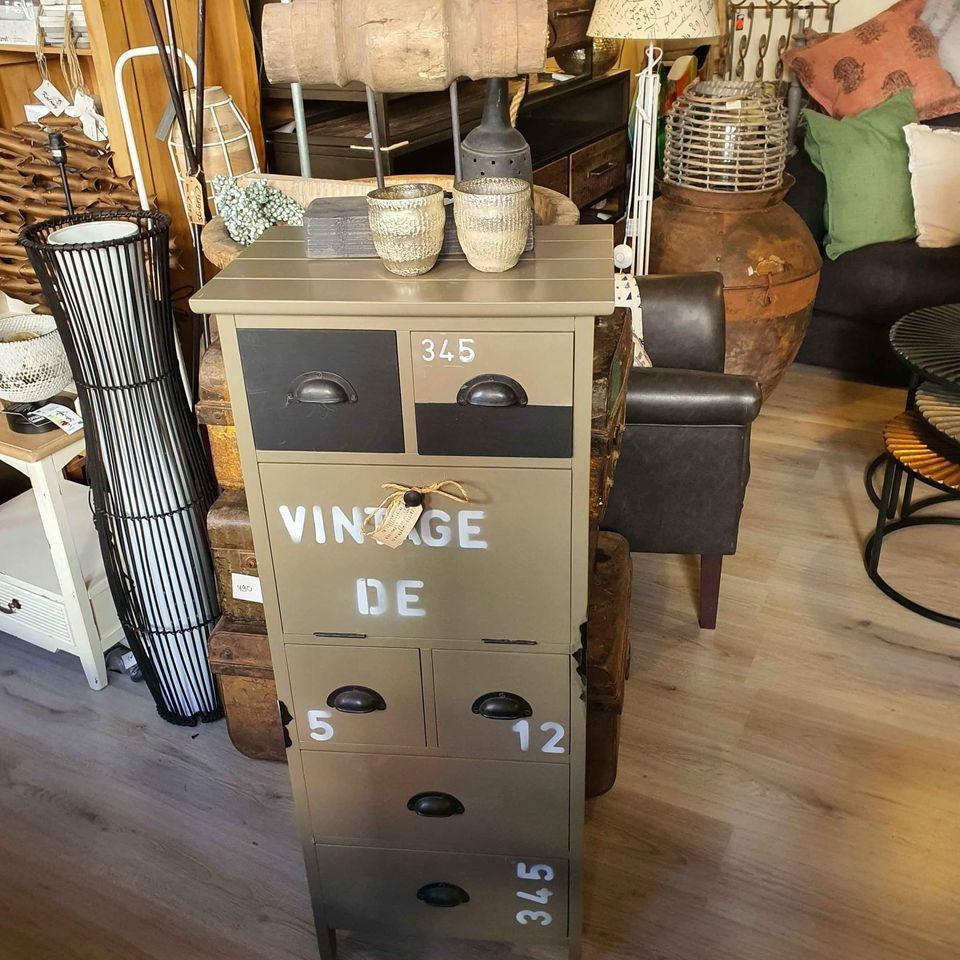 DIVERSE NACHTKASTJES SIDETABLES E.A BIJ 3Z FACTORY ARNEMUIDEN