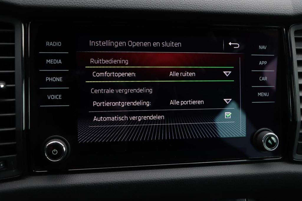 Skoda Kodiaq 1.5 tsi sportline business 150pk dsg7 | trekhaak | pano | memo