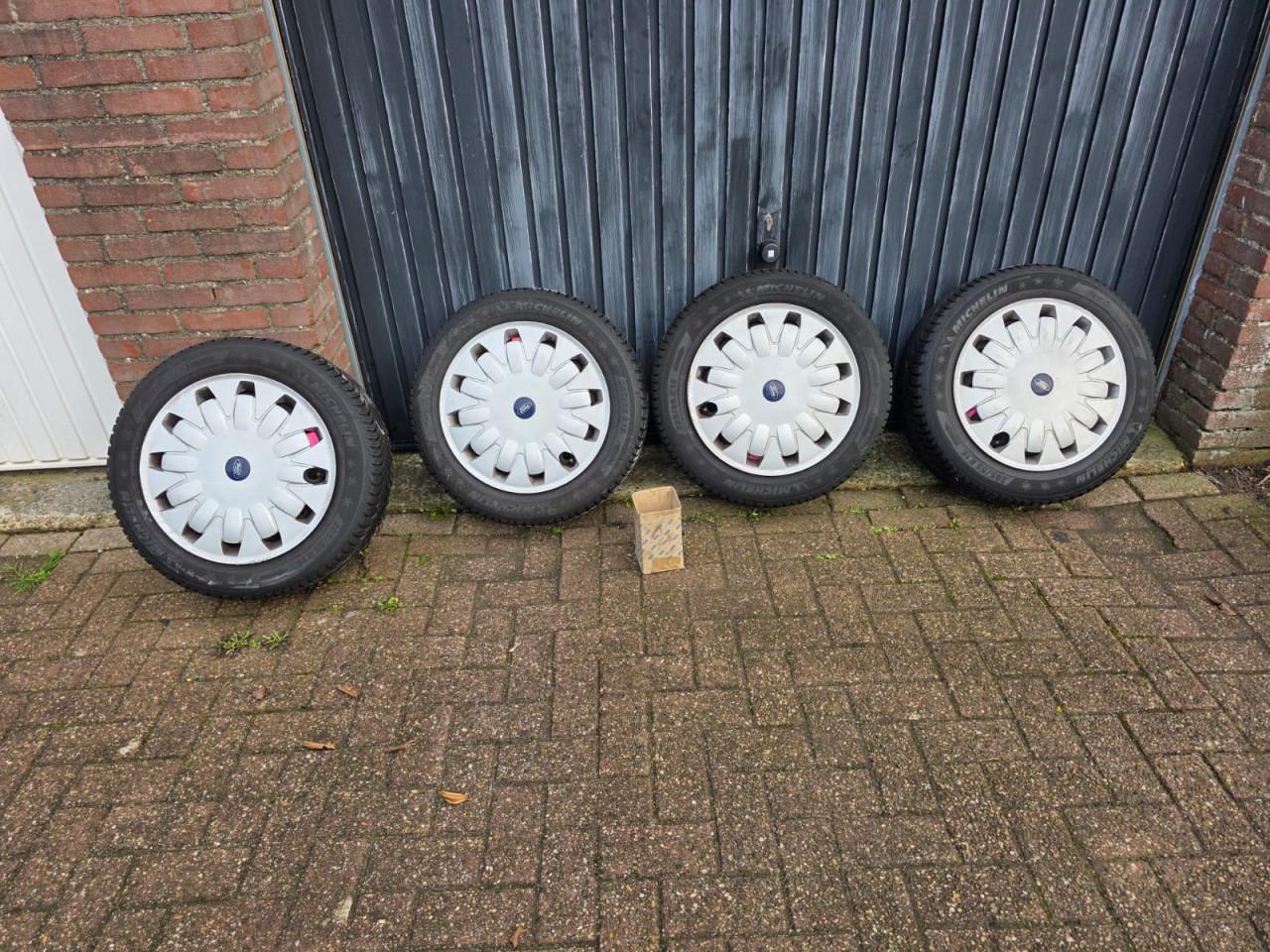 Winterbanden op stalen velgen Ford Focus Wagon Mk3