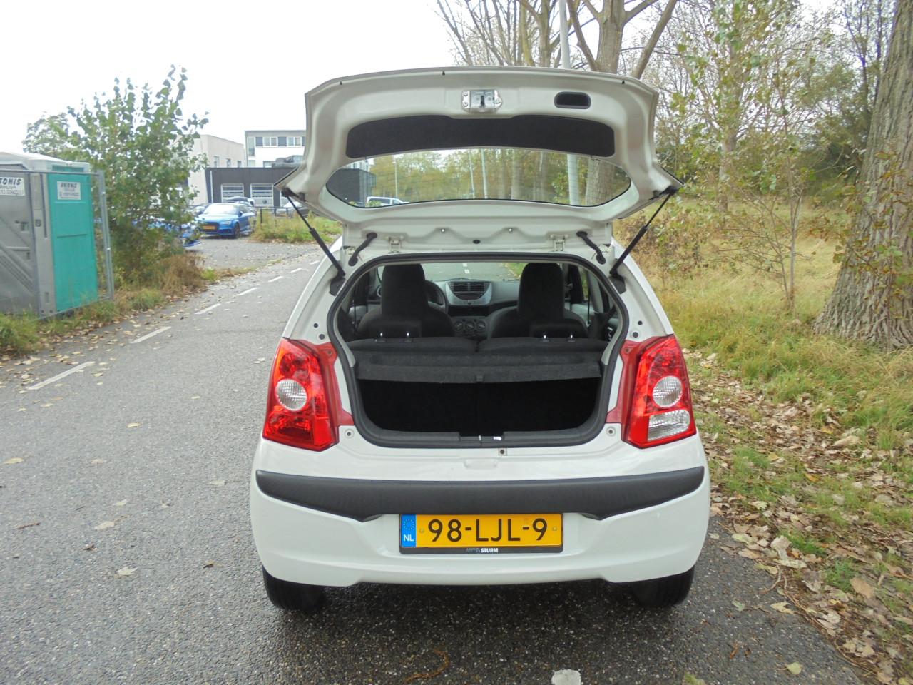 Pixo leuke zeer zuinige auto in een mooie helder witte kleur met N.A.P