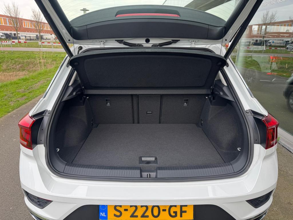 Volkswagen T-roc 1.5 tsi sport automaat ,trekhaak , apple-carplay ,