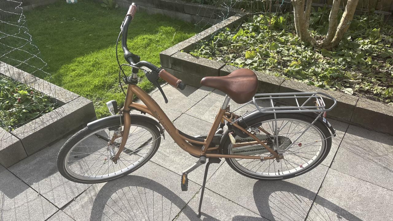 Twee 24 inch meisjesfietsen