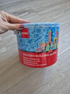 Houten blokken in emmer