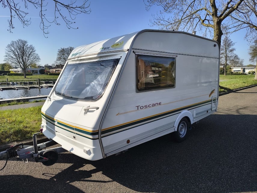 Caravan Swift Toscane 390 + Mover + Voortent