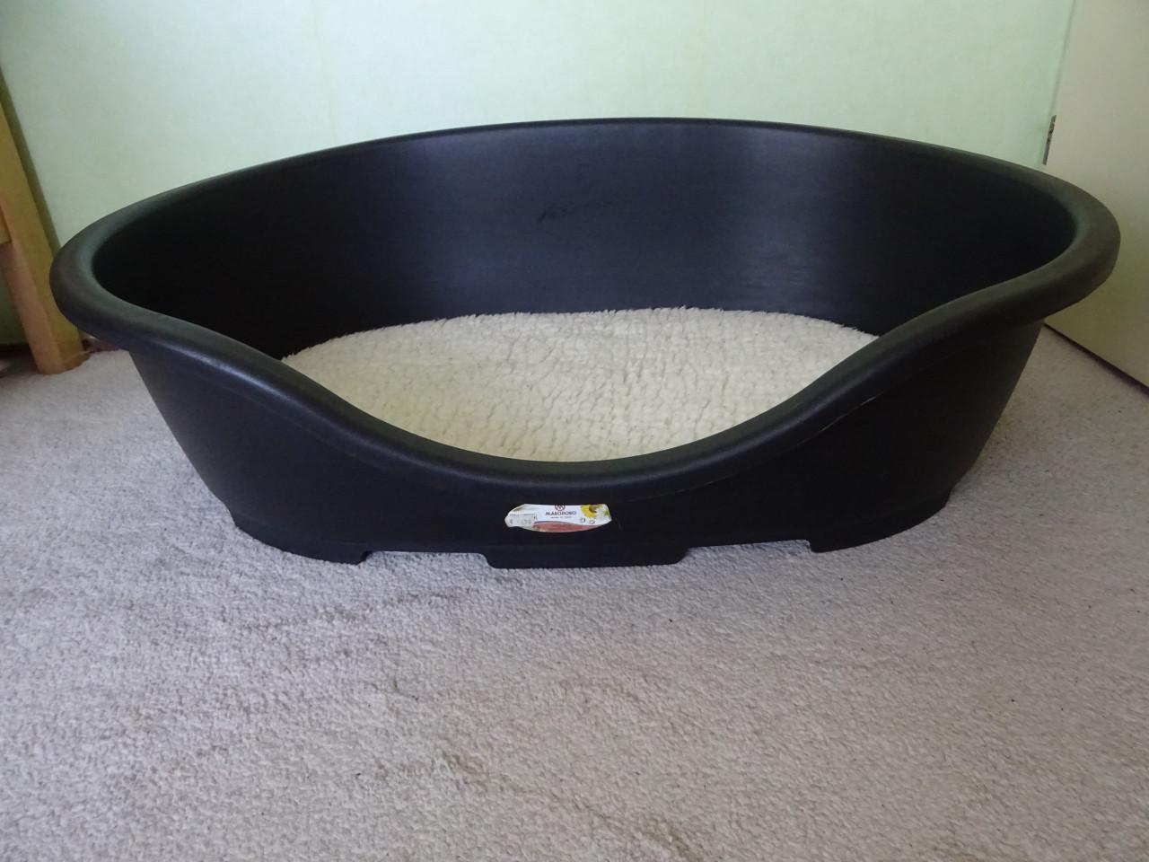 Hondenmand zwart kunststof