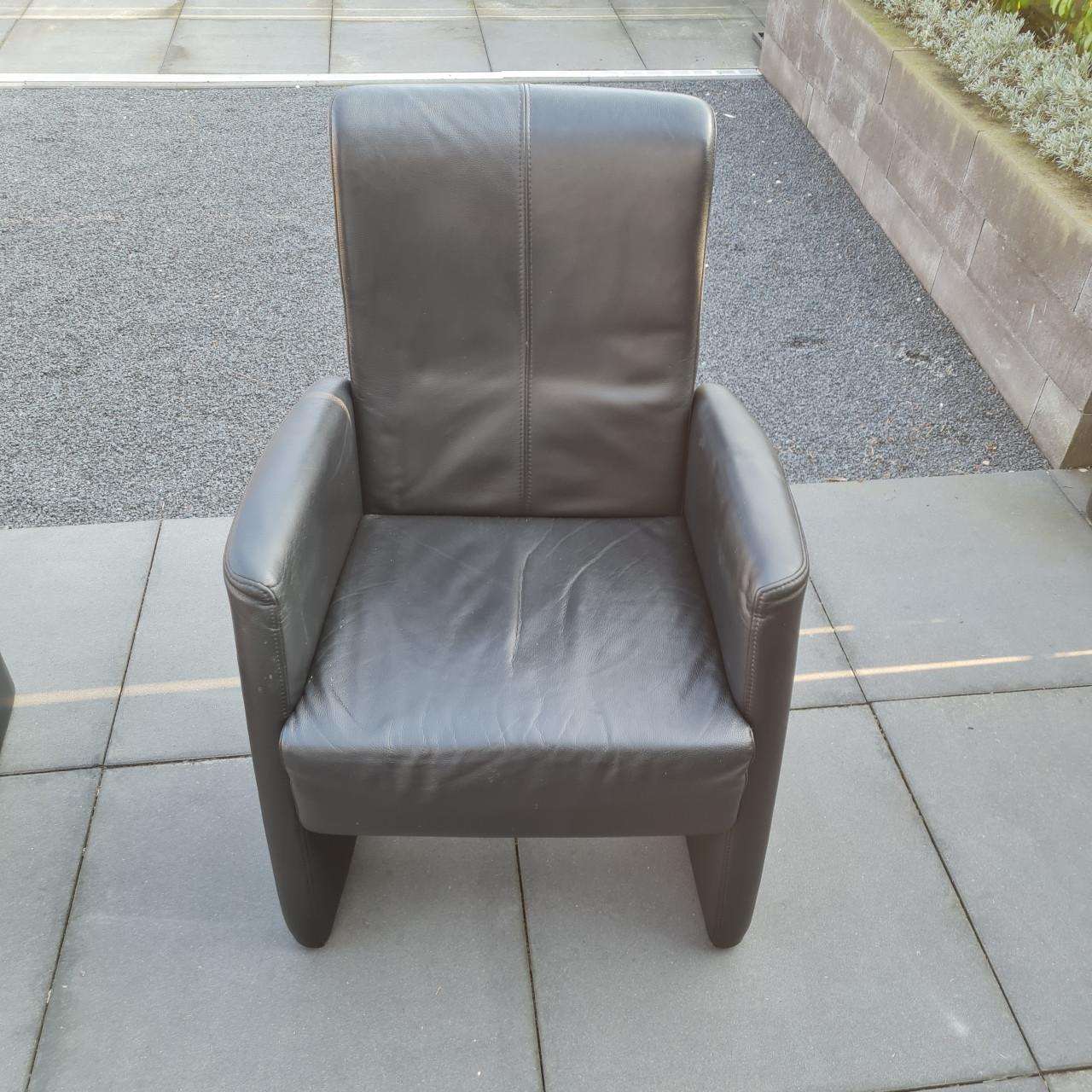 2 x zwarte leren fauteuiltjes