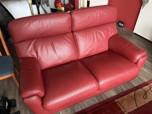 Bank, 2 zits, rood leder, nieuwstaat