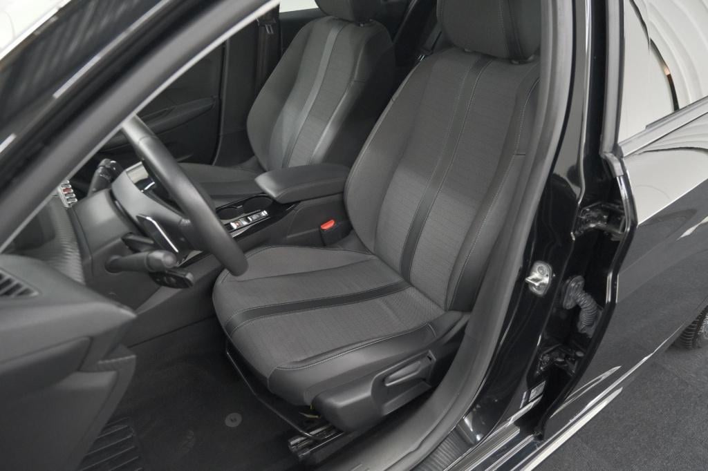 Peugeot 208 puretech 100 eat8 allure pack | keyless | camera | navigatie | 