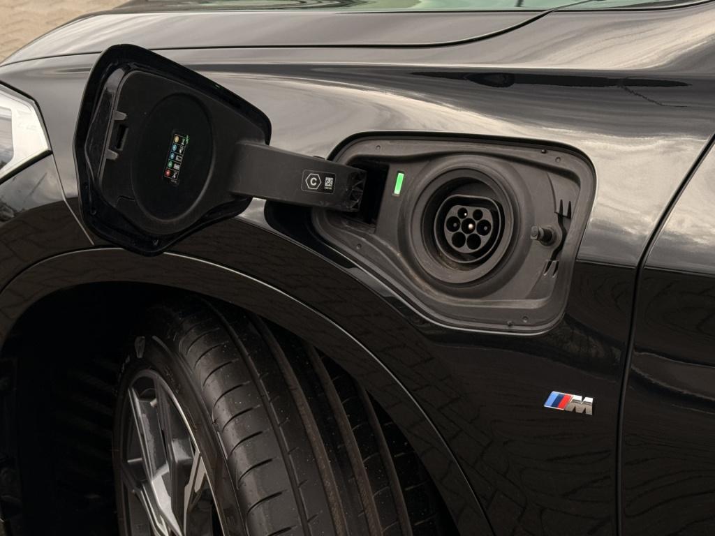 BMW X1 xdrive25e high executive m-sport | led | afn trekhaak | stoelverwarm