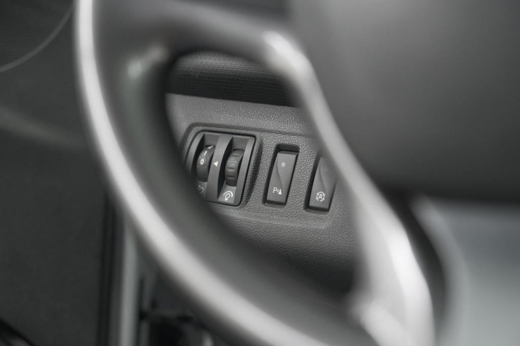 Renault Clio estate tce 90 limited | parkeersensoren | navigatie | airco