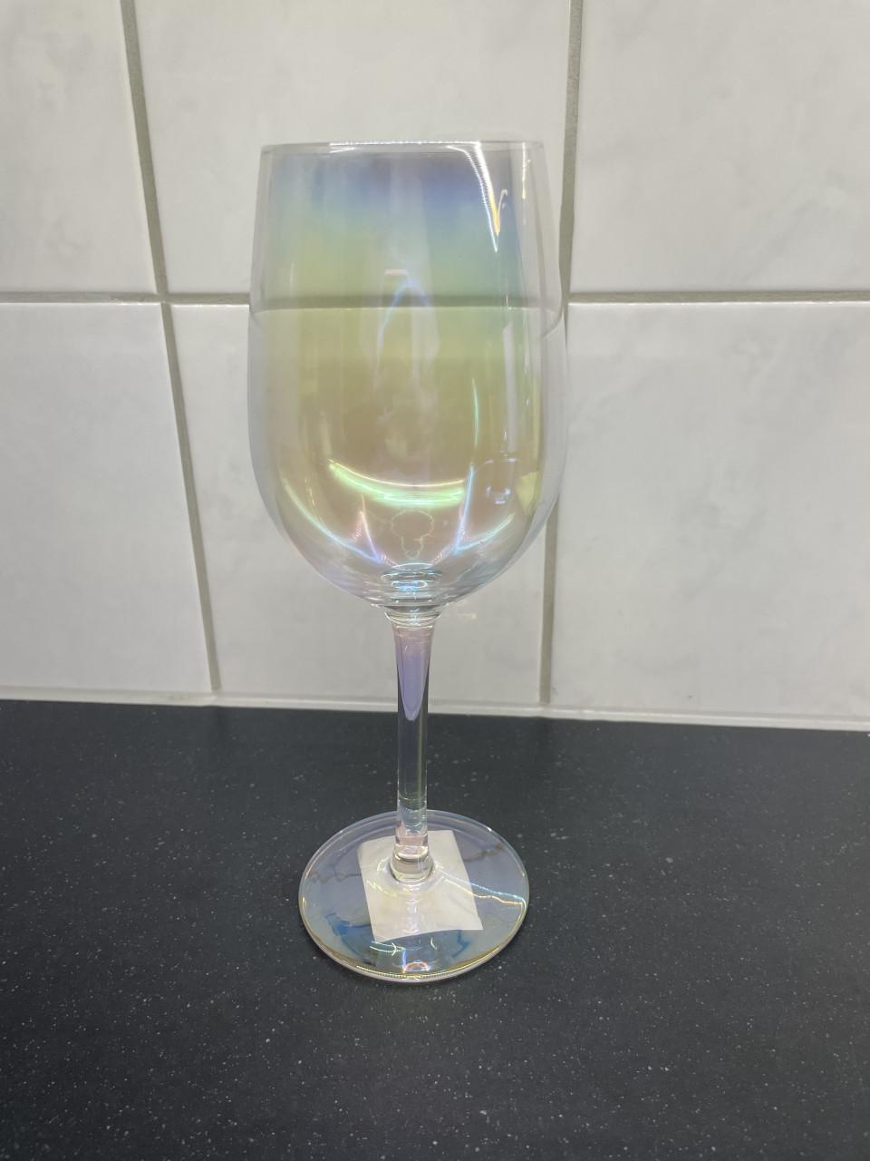 Nieuw regenboog wijnglas