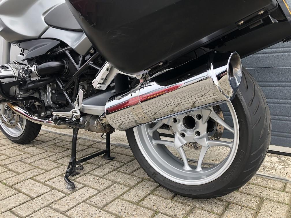 Mooie BMW R1200R uit 2007 met ABS, kofferset, valbeugel etc, rijklaar €4250