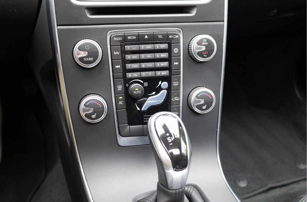 Volvo V60 2.0 t4 190pk summum ✅1jaarbovag✅nav✅leer✅schuifdak✅trekhaak