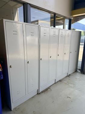 Diverse kleding lockers te koop!