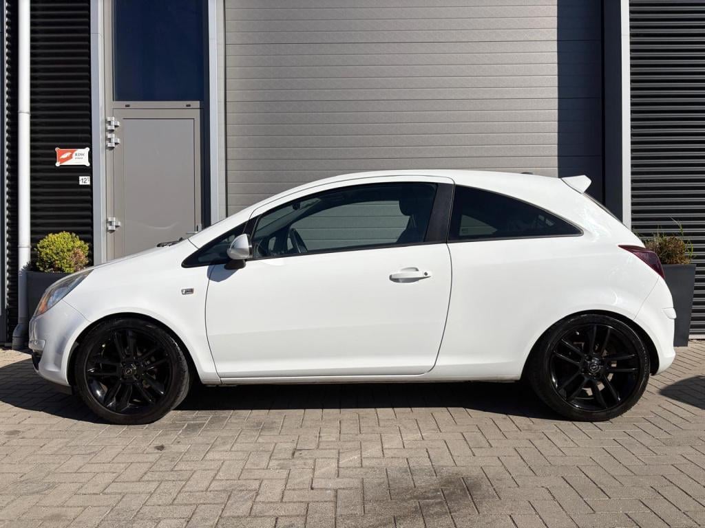 Opel Corsa 1.4-16v color edition/prachtige auto/lichtmetaal/multimedia/nap/