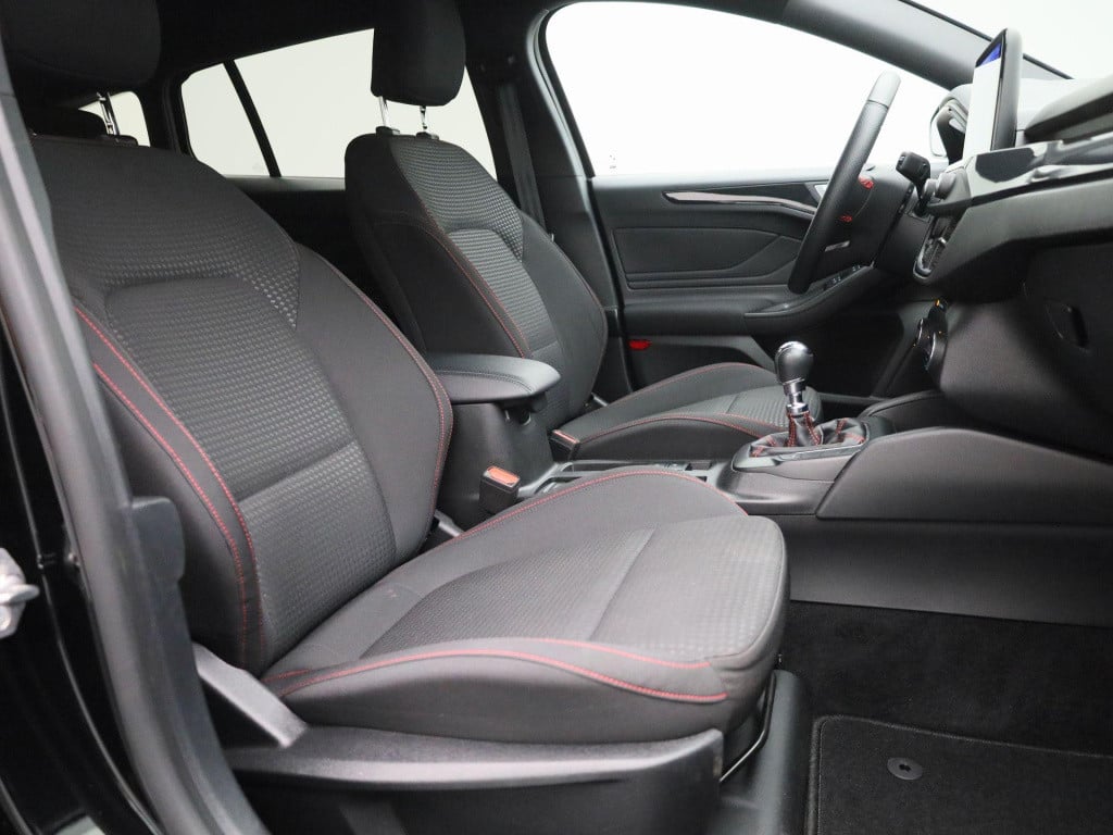 Ford Focus wagon 1.0 ecoboost hybrid st line business | lage km stand | nav