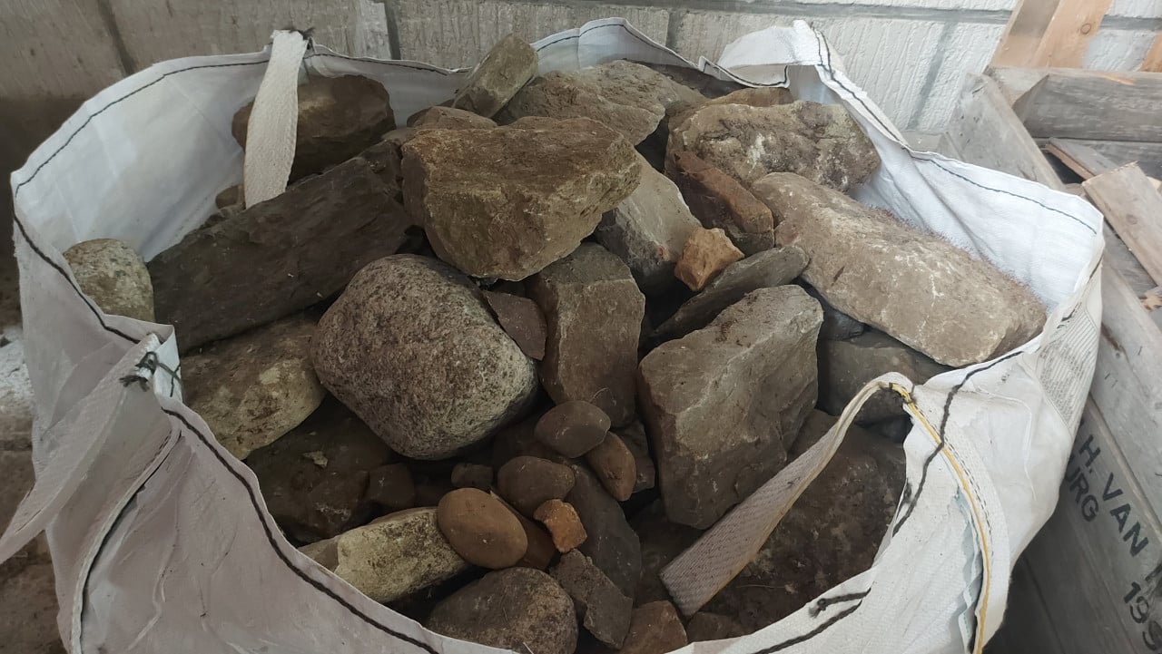 2 bigbags sier/vijverstenen