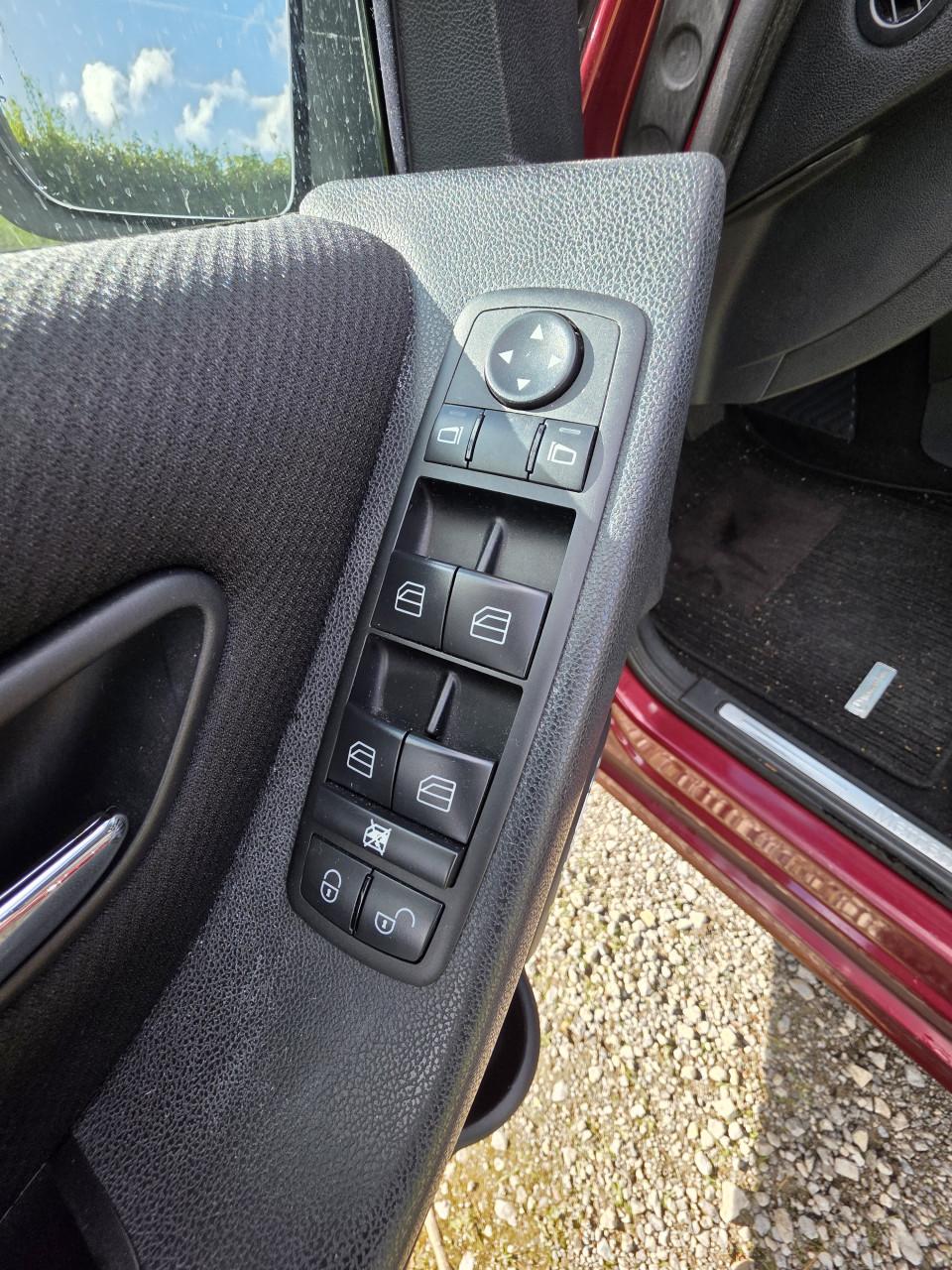Mercedes A 150 elegance, vol jaar APK.