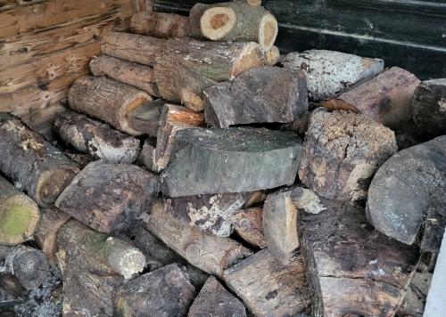 Ruim een kuub (m3) stookhout haardhout mix