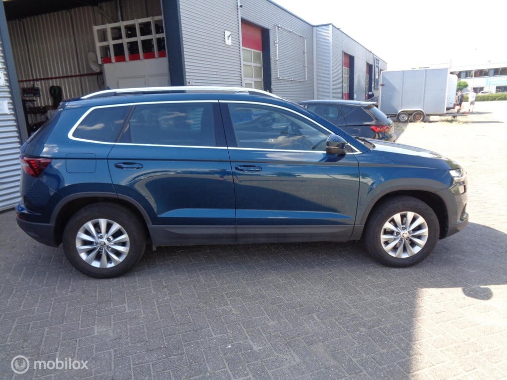 Skoda Karoq 1.0 tsi business edition/airco/stoel+stuur verw/full led/apple 